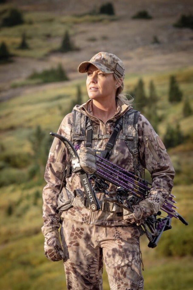 Paramount_Gear's tweet photo. Thank you, @OutdoorsBrooke, for lending your considerable talents to the #EngineeredHuntingGearTribe @Paramount_Out. Kryptek’s cutting-edge new pattern, constructed for both hunting & fishing, is perfectly suited for you. #KryptekHunting #KryptekOutdoorGroup #EHGTribeMember https://t.co/iEnTlzvbp6