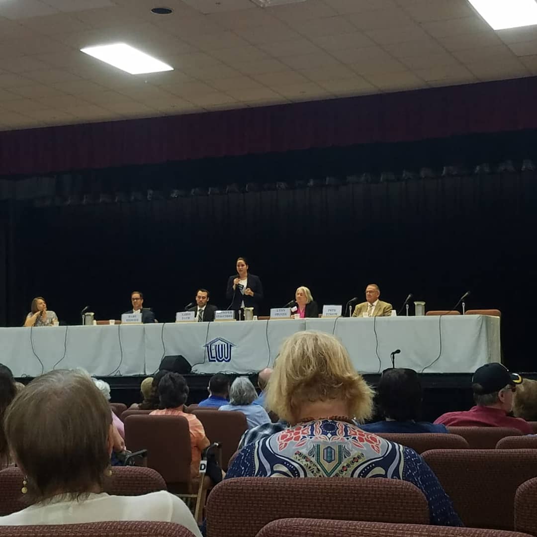 Jen4Mayor's tweet image. Grateful for the opportunity to speak at Lauderdale West clubhouse! So many enthusiastic residents. I am humbled at the response and so grateful for your votes.
#MeetTheResidents 
#Jennifer4Mayor 
#VoteForJennifer 
#JenniferForMayor 
#AGreenerFuture