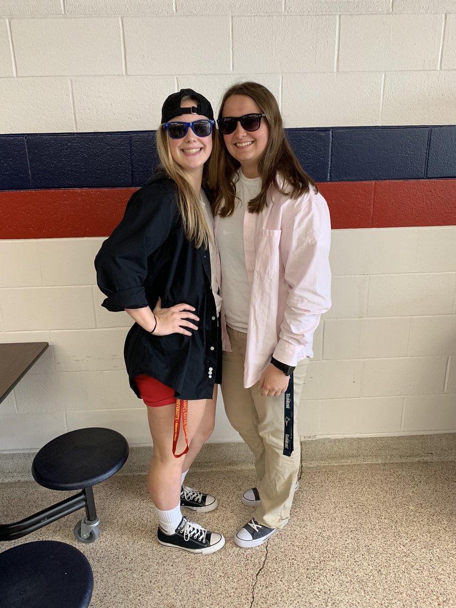 HaleyBennett409's tweet photo. Bros before hoesπͺπ½β€οΈ #SEN19R #fhs19 https://t.co/1EYmuAH5ut