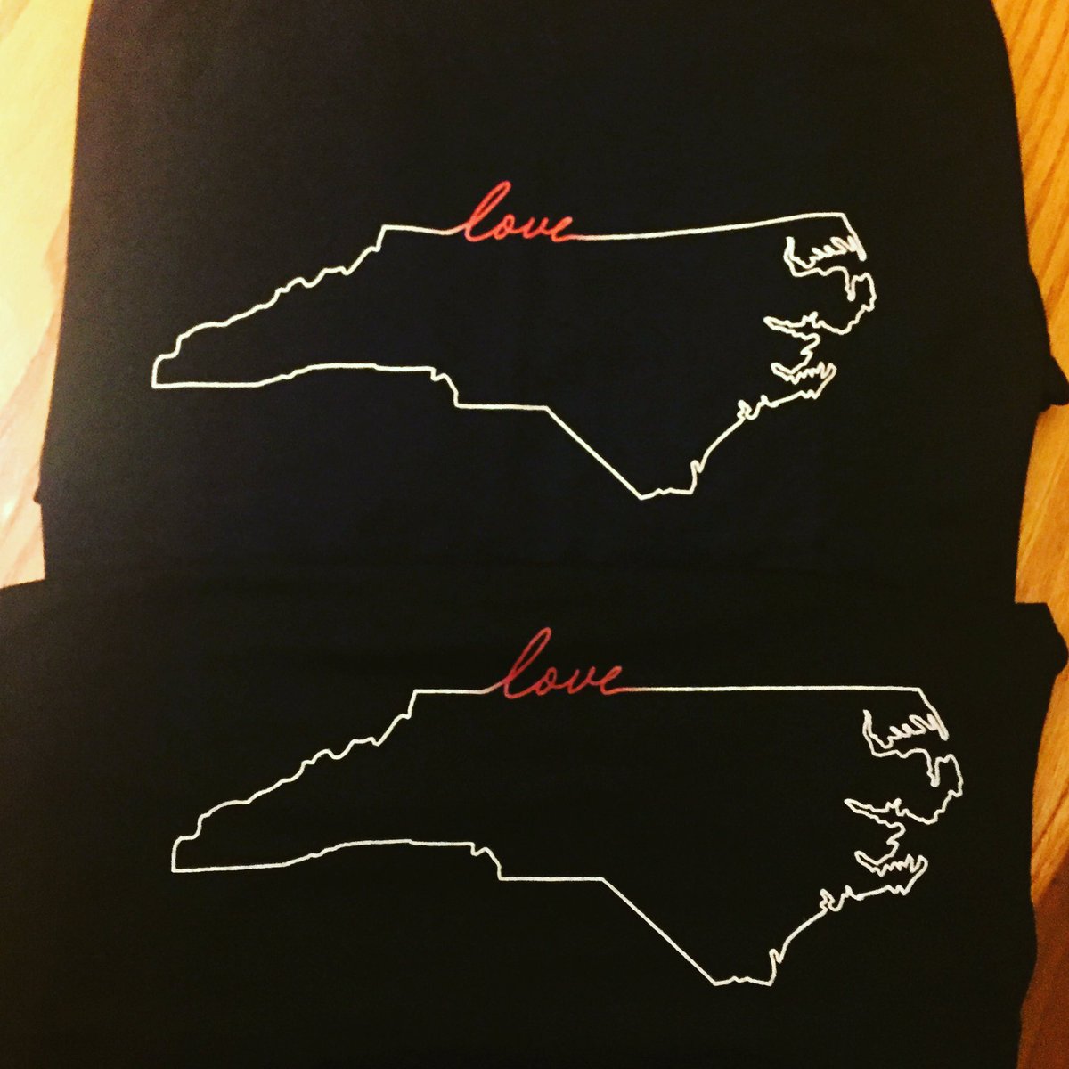 ILuvMyTide's tweet image. Love ❤️ my NC shirts from the #CapeFearlessChallenge If u haven’t had a chance 2 donate 2 the town of Wilmington from the destruction of #HurricaneFlo it’s not too late! You ladies are the best! @hilarieburton  
OTH is still the greatest show ever.  💙