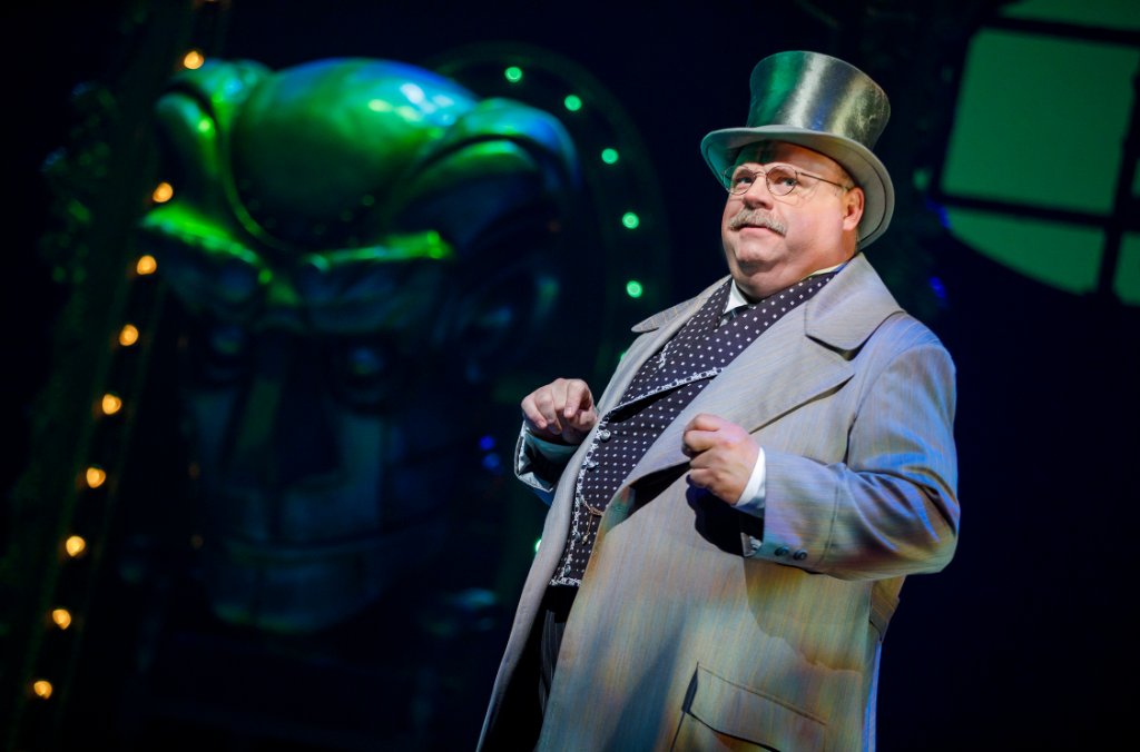 Gather round, Ozians, & head to our Instagram Stories to ask @kevinchamberlin any question you wish! Hear #WizardWisdom from his Ozness on Friday when he answers it at 7pm ET, live on Instagram. #Wicked