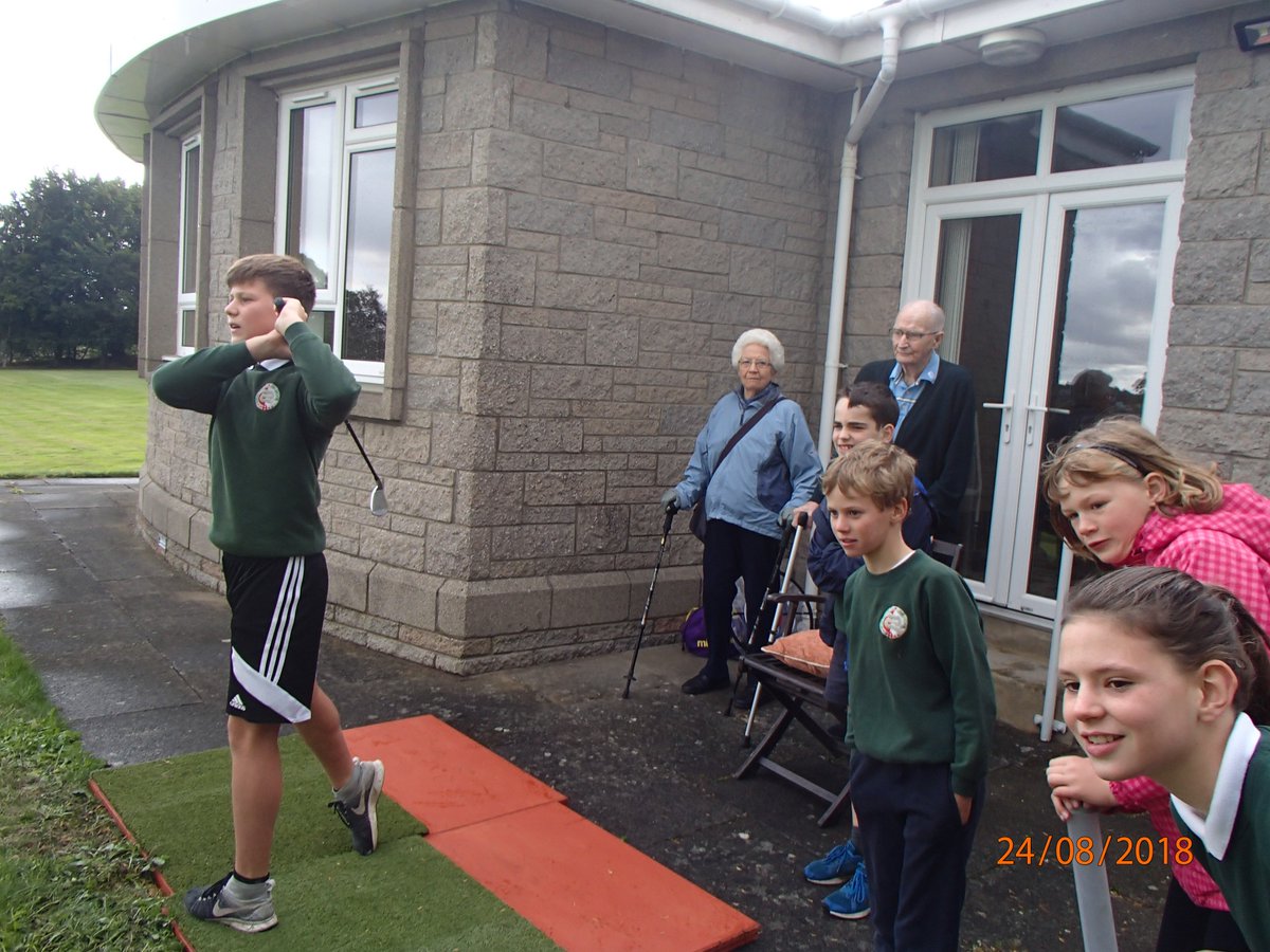 KinnoullPrimary's tweet photo. More photos from our golf session at Kincarrathie House. #GenerationsWT #sharingskills https://t.co/SO0i1isWMU