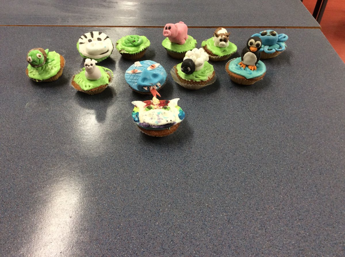 Leith_HE's tweet image. The Leith Academy Zoo is complete 🐢🐅🦁🐍... #animalmodelling #cakecraft