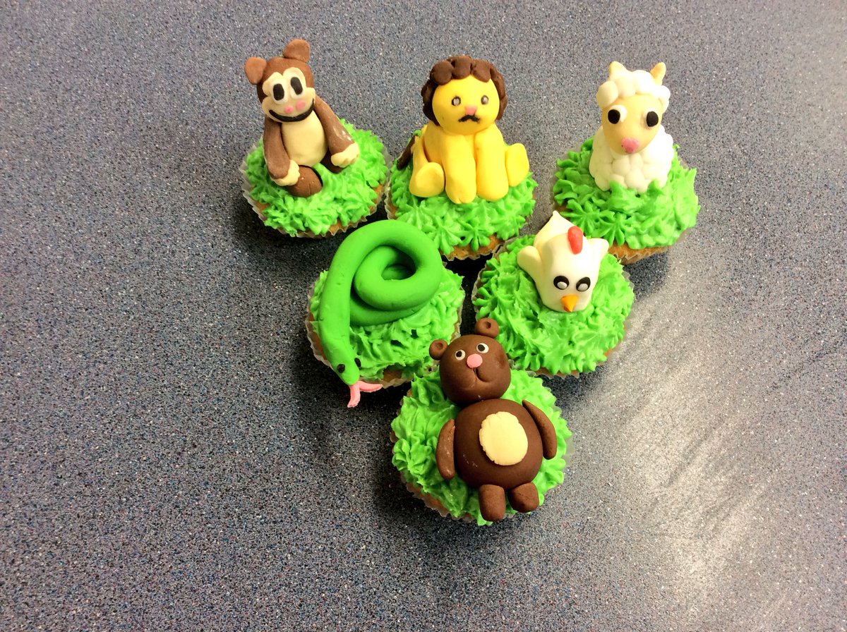 Leith_HE's tweet image. The Leith Academy Zoo is complete 🐢🐅🦁🐍... #animalmodelling #cakecraft