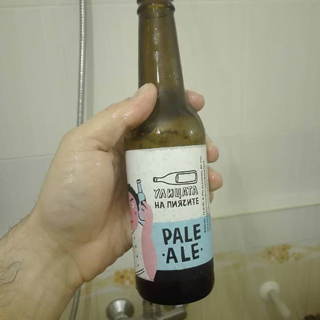 birenoshkembe's tweet image. #улицатанапиячите но във #банятанапияча сякаш ми се искаше да е малко по-горчива и по-ароматна. Предния път когато я опитвах останах с по-добри впечатления. А за тези които се притесняват, че бирата ще се стопли - не се задържа чак толкова дълго. #brothe… ift.tt/2xWdXqm