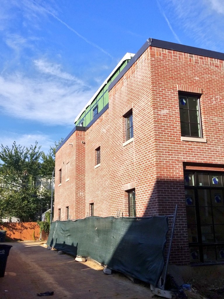 ScottRobertsDC's tweet photo. time for a development update at 131-139 W Street NW -- #BealeSquare -- five new construction rowhouses in #BloomingdaleDC bounded by the alleys of W, Flagler, Adams & 2nd St NW @UrbanPace https://t.co/2sAYNq1IBg