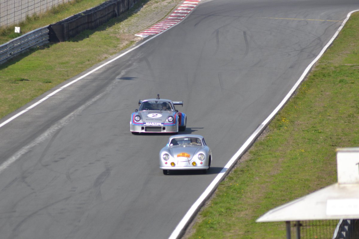 VTPHOTO's tweet photo. a Porsche 356 SL trying to escape from a Porsche 911 Carrera RSR 2.1 Turbo
-
-
-
-
-
- 📸Photo made by: me
-------------------------------------------------------------------
#porsche #racecar #356SL #porsche911 #porschersr #zandvoort #circuitzandvoort #Racing #racingclassics https://t.co/Qe49pwkCzw