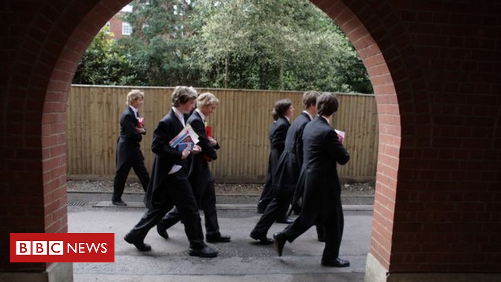 RealGeoffBarton's tweet photo. Private school fees included in minister's funding claims, shows @bbceducation. "School leaders &amp; teachers will feel the DfE is disrespecting them when it uses statistics that don't bear any analysis": my comments for @ASCL_UK on a spurious use of figures: https://t.co/xaHZXJ1aew https://t.co/UK23AAmVJ3