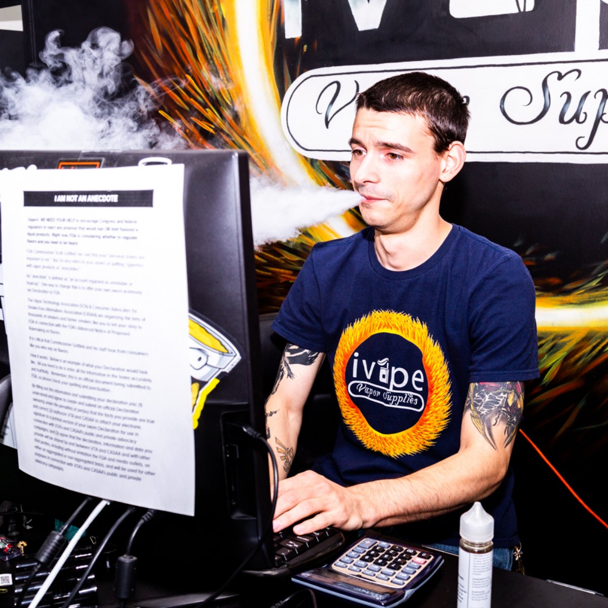 IvapeG's tweet image. This is what a vape expert looks like.