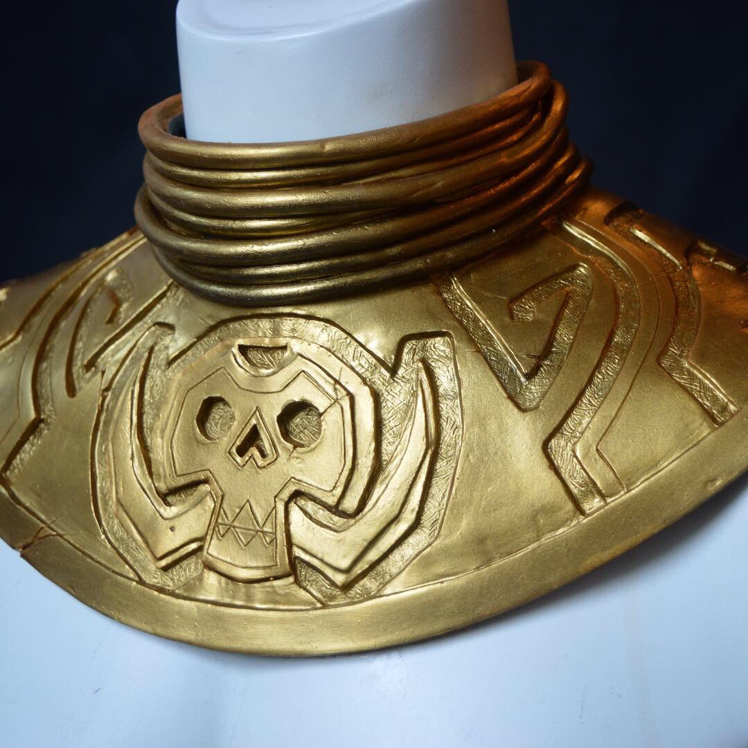 Egg_Sisters's tweet photo. Here’s the finished collar! It’s made from #reoflex urethane rubber, coldcasted with gold pigment. If you are interested in making something like this, check out our write up in the current issue of @cosplayculturemag! ❤️💀#cosplay @warcraft @blizzard @ramaterials @smoothon https://t.co/hAUBH6ye2L