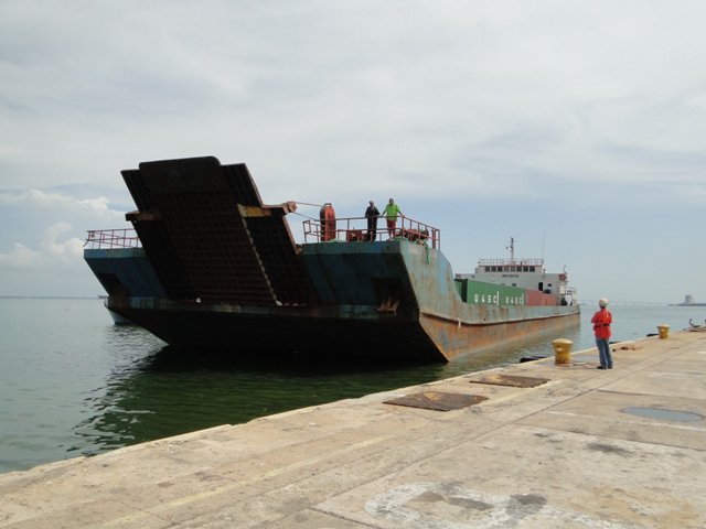 PuertoMCBO's tweet photo. #SeguimosTrabajando #3Otc Trabajadores de @BolipuertosMCBO realizaron operaciones de amarre al buque DOÑA JOSEFA, atracado en el muelle 9 de la terminal portuaria marabina #100DíasEnSobreMarcha #PlanDeAltoImpacto #MisiónTransporteSomosTodos #VenezuelaProduce https://t.co/zyAFsiPOU8