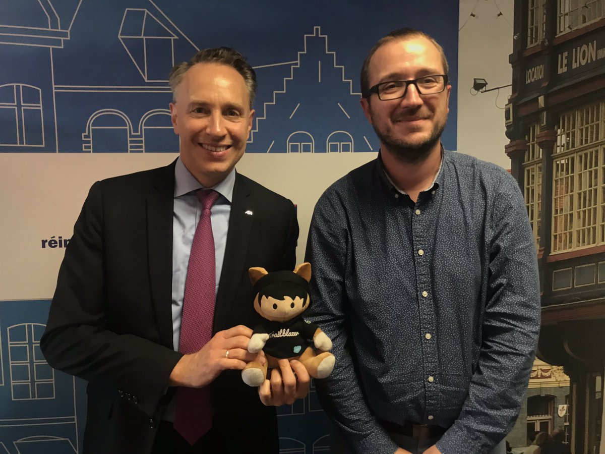 TaskForceNE's tweet photo. Après avoir signé un partenariat avec la région @hautsdefrance, @thomasbuberl et @Jacques2Peretti en ont profité pour venir échanger avec les collaborateurs d’@AXAFrance. #Astro et la @TaskForceNE en ont profité pour les rencontrer #AXAisatrailblazer #SF10000
@SalesforceFR https://t.co/O7P1GqotoW