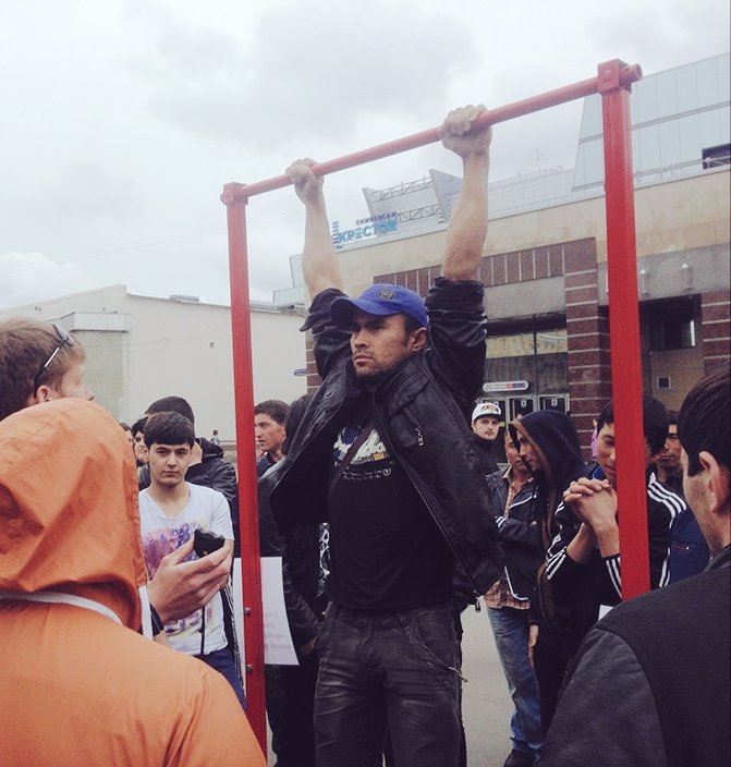 DlnvMax's tweet image. В трудных ситуациях главное справиться со всем негативом. Это как в парке продержаться на крутящемся турнике 2 минуты, если справишься - получишь приз