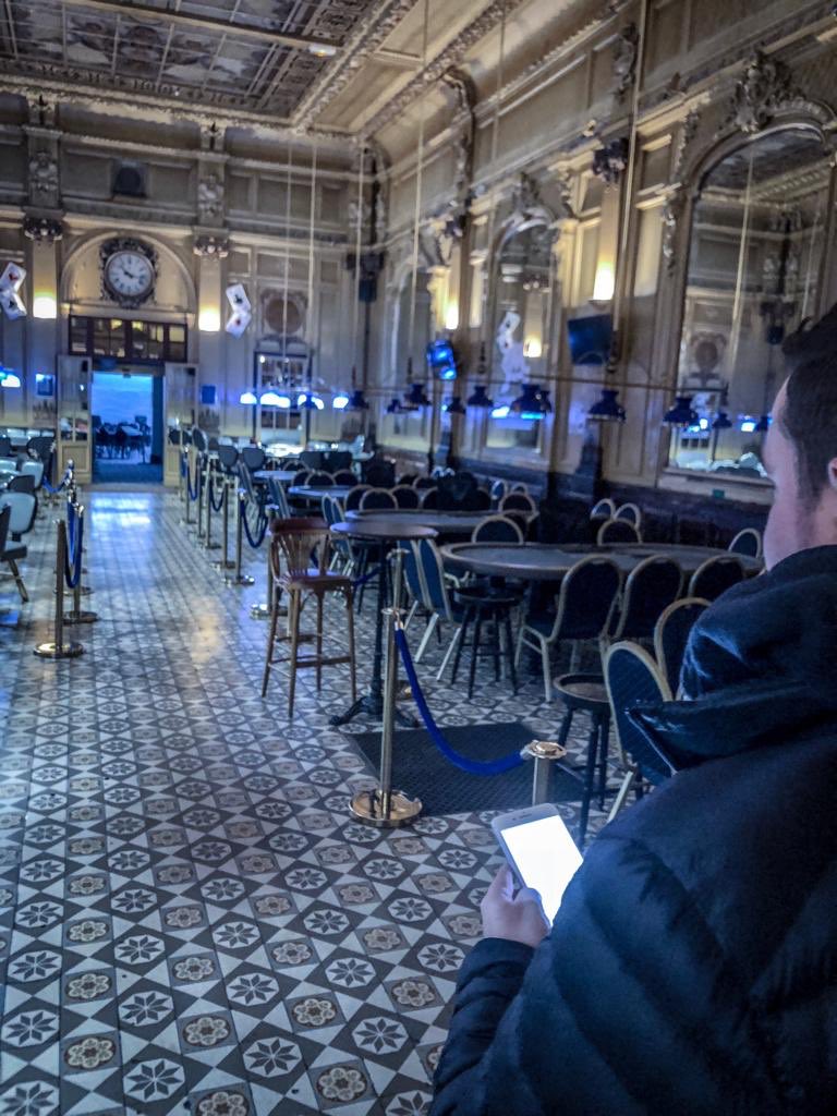 Vous me manquez en fait. 😳🙈
#TeamCCM #Alone #JsuisCombienSurLaListeDattente