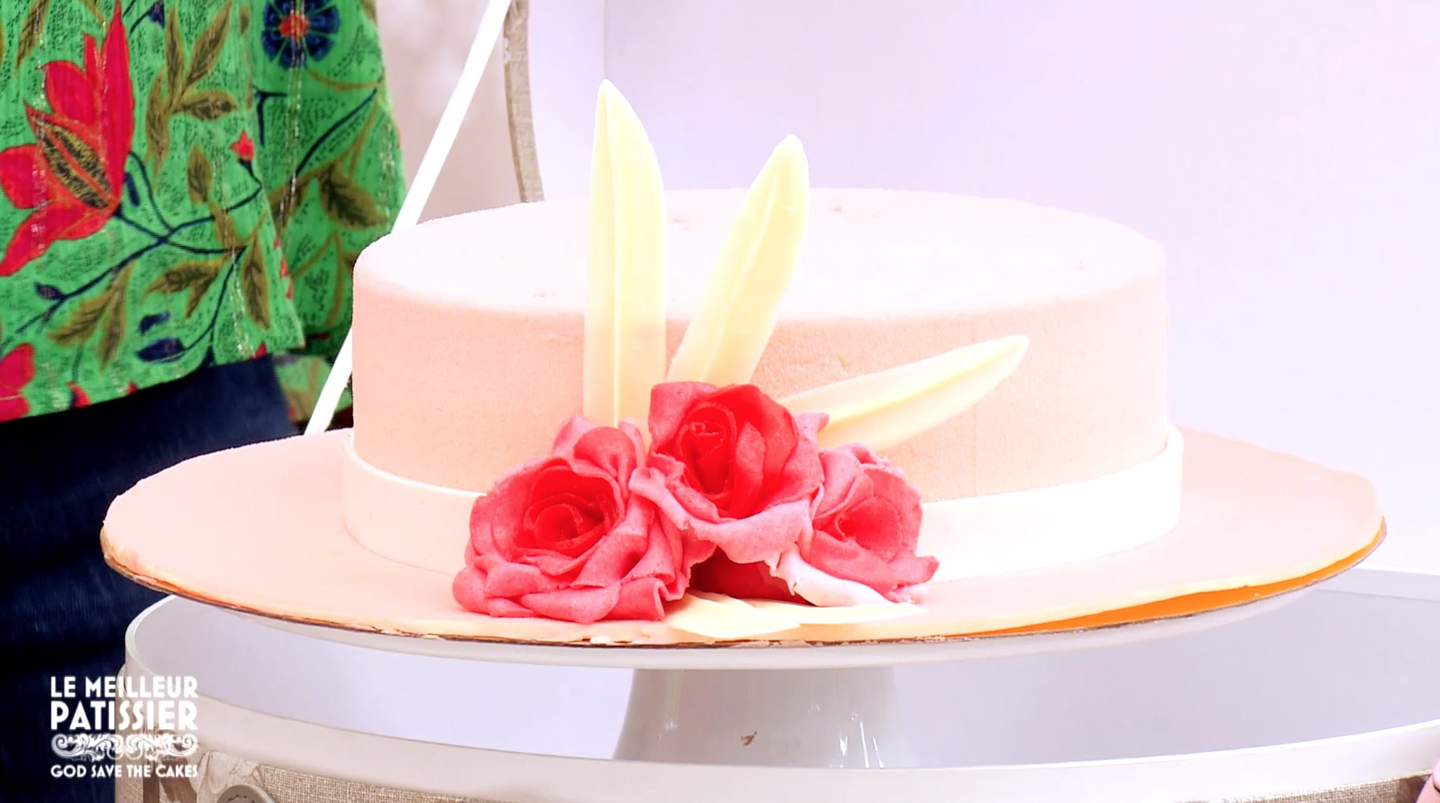 M6 Rt Pour Feliciter Nos Patissiers Pour Leurs Magnifiques Chapeaux De La Reine D Angleterre Lmp