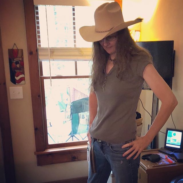 Slowly morphing back to my old ways #horses ift.tt/2NlUd4o