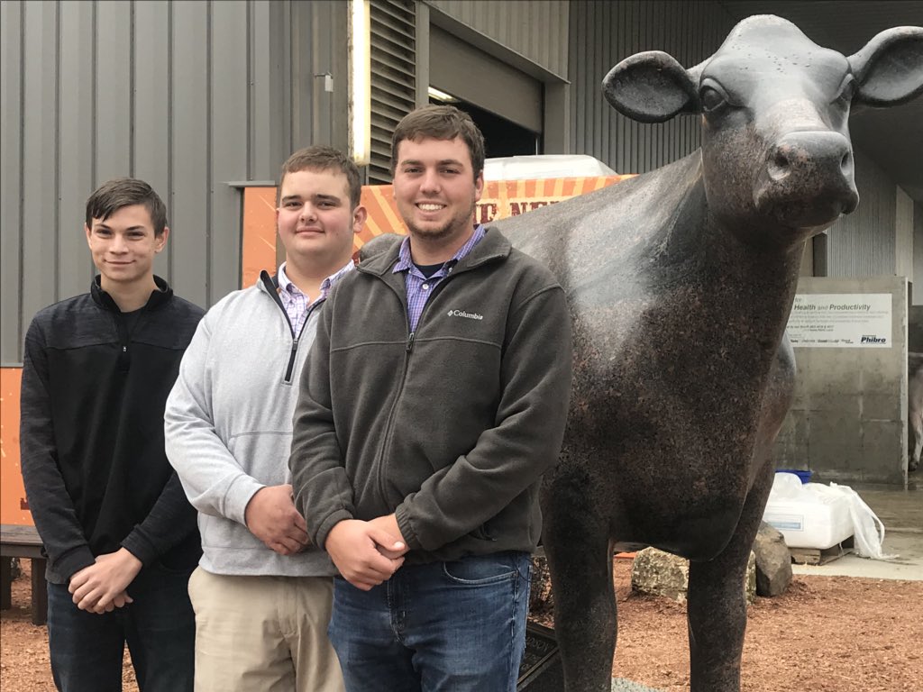 seymourowlsffa's tweet photo. First Ever Dairy evaluation team qualified to go to the World Dairy Expo. We are proud of our team placing in the 33 percentile. Kyle placed 11th overall! We learned about the future of the industry and interacted with people from all over the globe! https://t.co/kjAE1h42IW