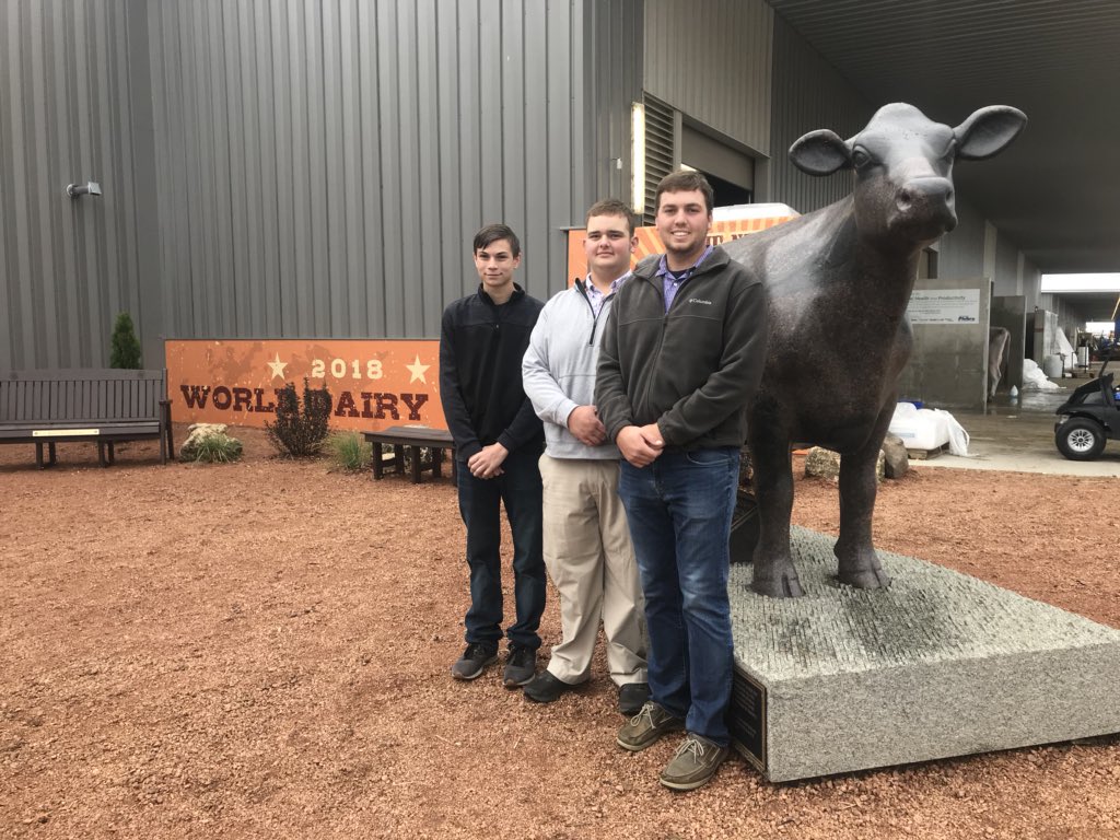 seymourowlsffa's tweet photo. First Ever Dairy evaluation team qualified to go to the World Dairy Expo. We are proud of our team placing in the 33 percentile. Kyle placed 11th overall! We learned about the future of the industry and interacted with people from all over the globe! https://t.co/kjAE1h42IW