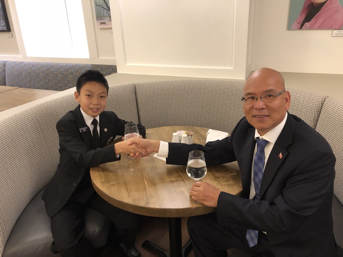 vincentkeDVN's tweet photo. It was a great pleasure to have a lunch in Queen’s Park with the Derek Lin, a grade 8 student from my riding of Don Valley North. He is serving a two-week term as a Legislative page, enjoy your time in the Hous. #onted #ontla https://t.co/WEPrDdGB6I