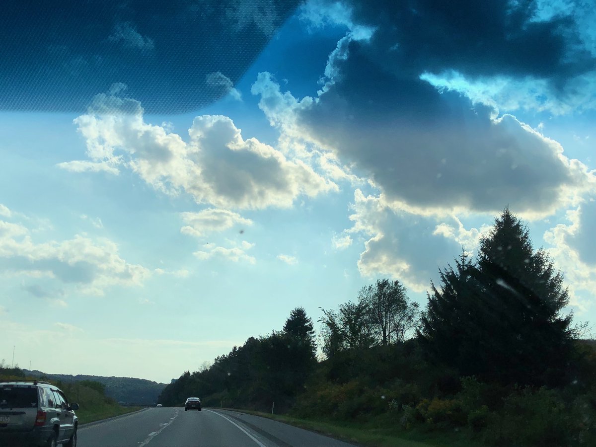 Snoelle9's tweet photo. Skies of blue remind me of you... https://t.co/wgl6lwqJe6