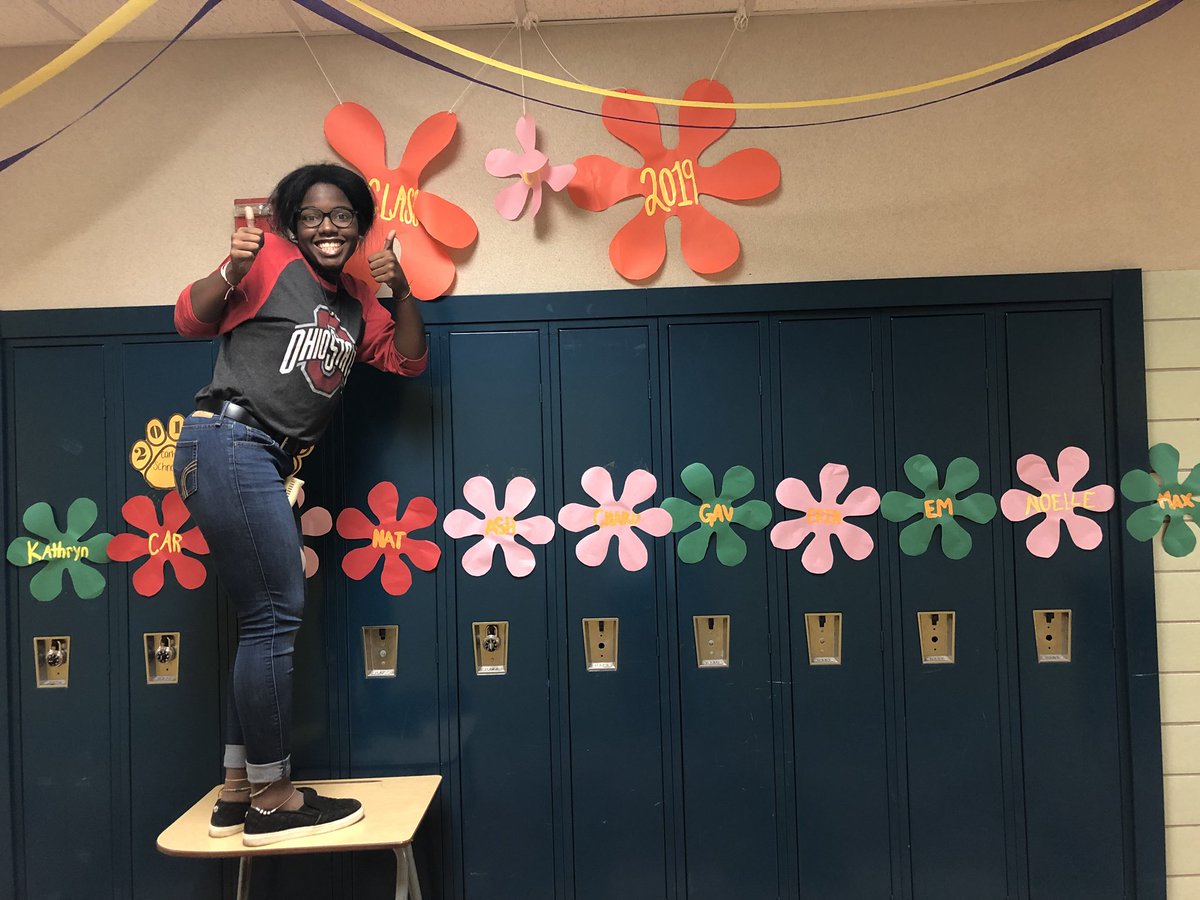 2019exec's tweet image. Senior exec is super excited to boogie at homecoming! ☮️