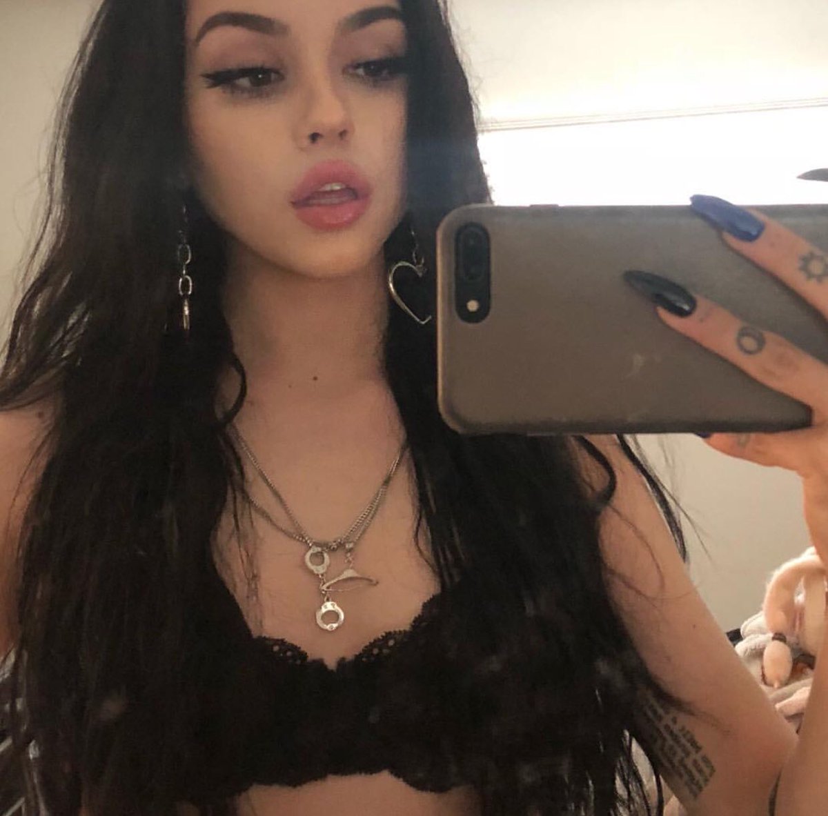 acacia_goddess's tweet photo. new to dis hi pay piggies im acacia #findomgoddes #findom #cashapp #paypig #sugarbaby #sugardaddy $$$$ https://t.co/mZ7nS0BuoV