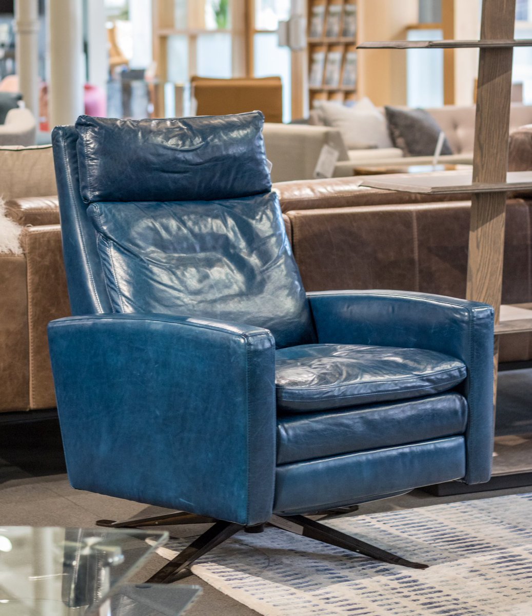 LaDIFF's tweet photo. We can't get enough of this American Leather blue. Be bold with your design choices. Pictured: American Leather Simon. ๐
#AmericanLeather #homedecor #pressback https://t.co/1SMTkdm33W