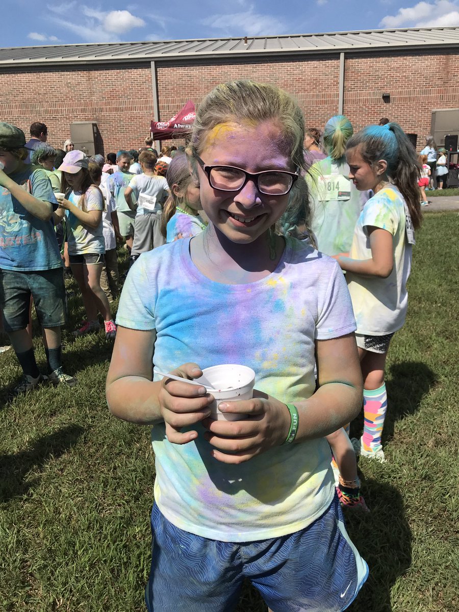 acummingsedu's tweet image. It was a great day in Wildcat Country! #colorrun2018 #lovebluelivegold