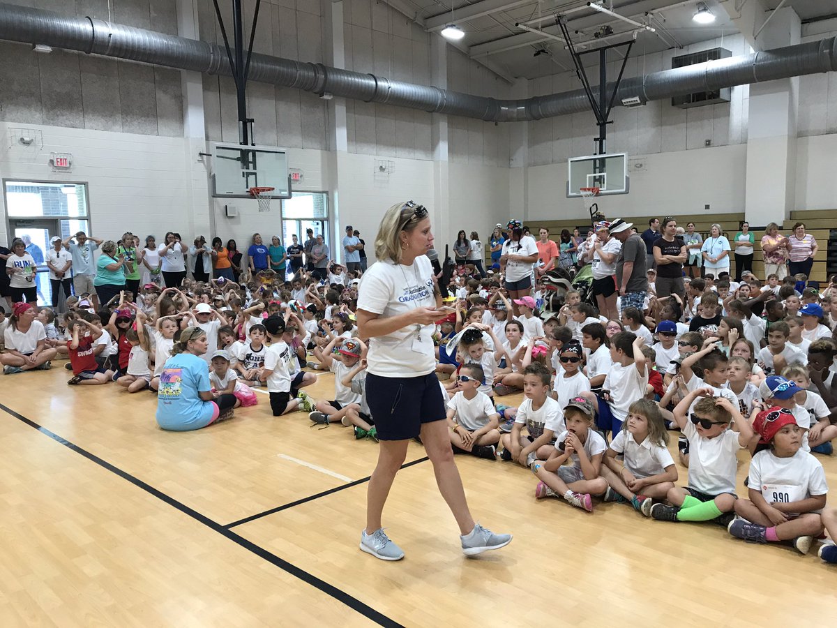 acummingsedu's tweet image. It was a great day in Wildcat Country! #colorrun2018 #lovebluelivegold