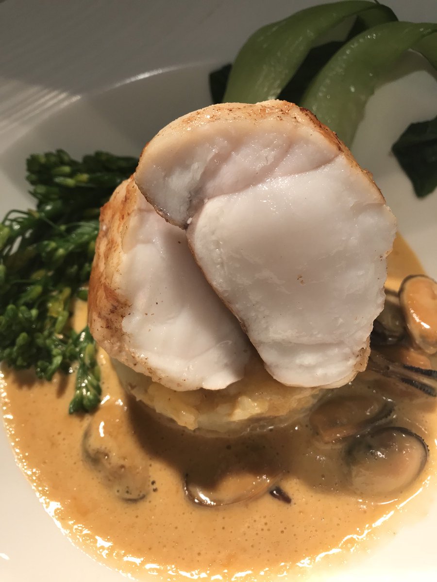 DBlandladyx's tweet photo. Which fish are you? Monk, crab bisque &amp; mussels, traditional F&amp;C, Hake textures of carrot or Scallops, curry sauce &amp; cauliflower 2 ways... personally I’d want them all #nofilterneeded #greatproduce #pubs #funwithfish https://t.co/cUYiN3LFVf