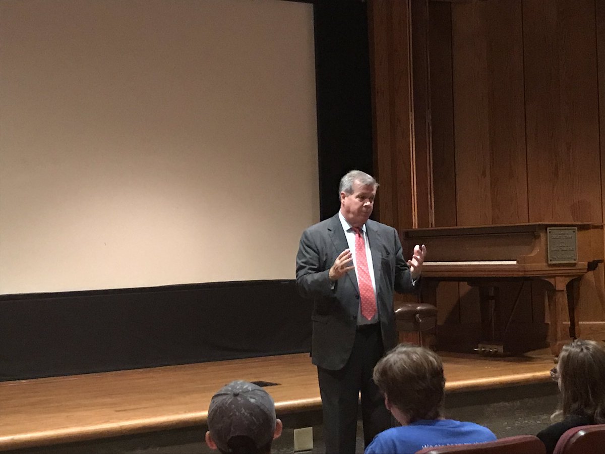 CBUPastPrez's tweet photo. Thank you gubernatorial candidate Karl Dean for holding a town hall meeting at CBU.  Honored to host you and thanks students for your great questions....please vote @FromCBU @CBUSGA @CBUHonors @CBUBucs @CBUadmissions @KarlFDean https://t.co/cBaNwG12IS
