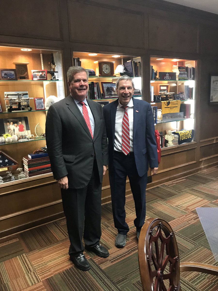 CBUPastPrez's tweet photo. Thank you gubernatorial candidate Karl Dean for holding a town hall meeting at CBU.  Honored to host you and thanks students for your great questions....please vote @FromCBU @CBUSGA @CBUHonors @CBUBucs @CBUadmissions @KarlFDean https://t.co/cBaNwG12IS