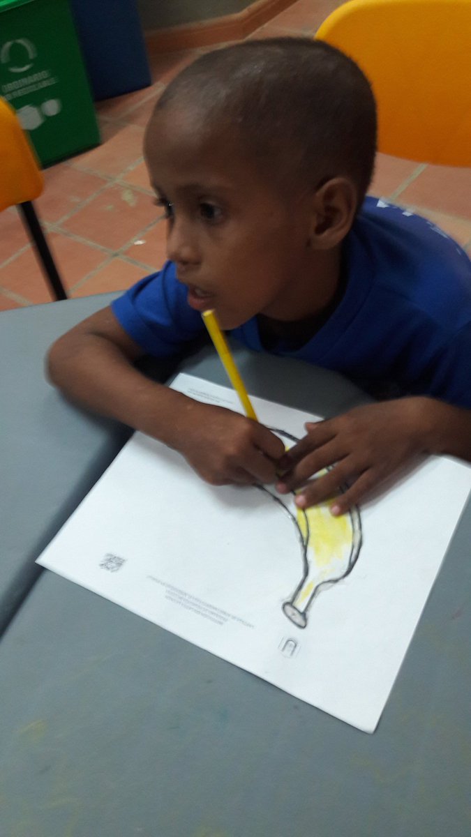 LuzStella0105's tweet photo. Fabian niño Invidente del P.P.Inclusiva de la I.E. La Union en act. Complementarias. Tarde pintura (Grupo 2)
@INCI_colombia @SaldarriagaConc 
@Mineducacion 
@SEMLORICA1 
@fainrase 
@urueta1981 
@lcstella23 https://t.co/Xg3shCeTl7