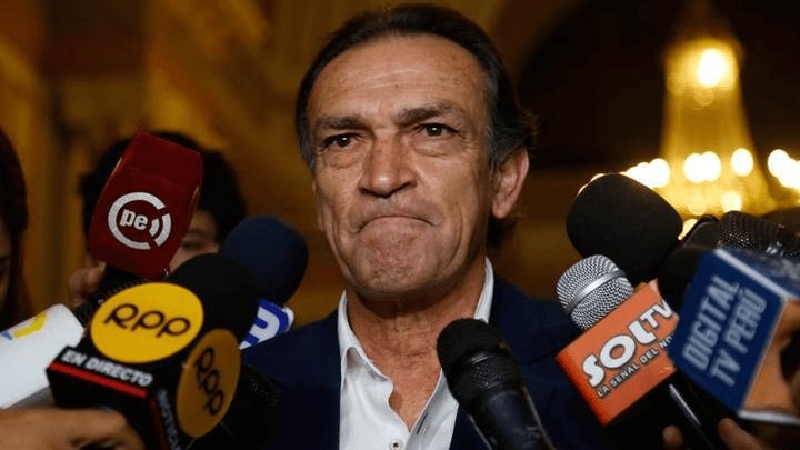 larepublica_pe's tweet image. Becerril critica anulación del indulto, pero antes decía lo contrario cort.as/-Aqij