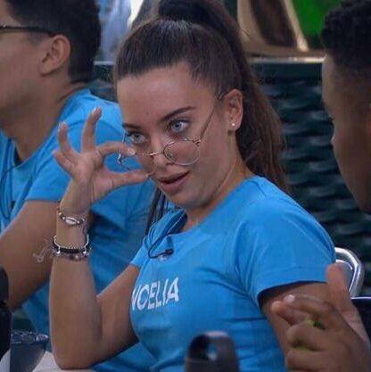 LaCafeteraWar's tweet photo. ACABA DE DECIR QUE MIMI NO ES BAILARINA PERO ESTA PAVA POR QUÉ LA DEJAN SER JURADO

#OT18GALA2 https://t.co/RBsujUotCI