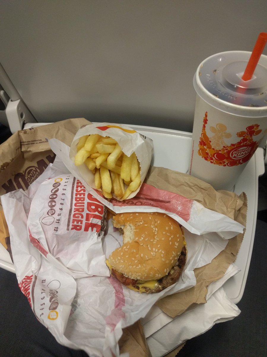 andrew_petch's tweet photo. @BurgerKingUK  Ordered bk xl meal from Paddington and got this. Not on. https://t.co/EPkMqLl2sc