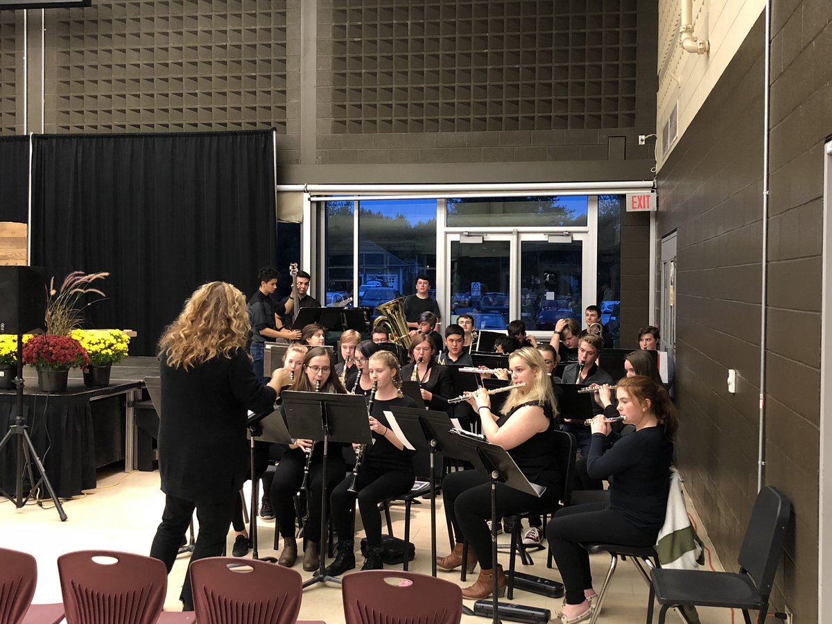 Ms_Imrie's tweet photo. Wow! First performance of the season at tonight’s achievement awards. Thanks to Ms. Edwards for leading the way! #thelakerway https://t.co/IyeQFkNkuh