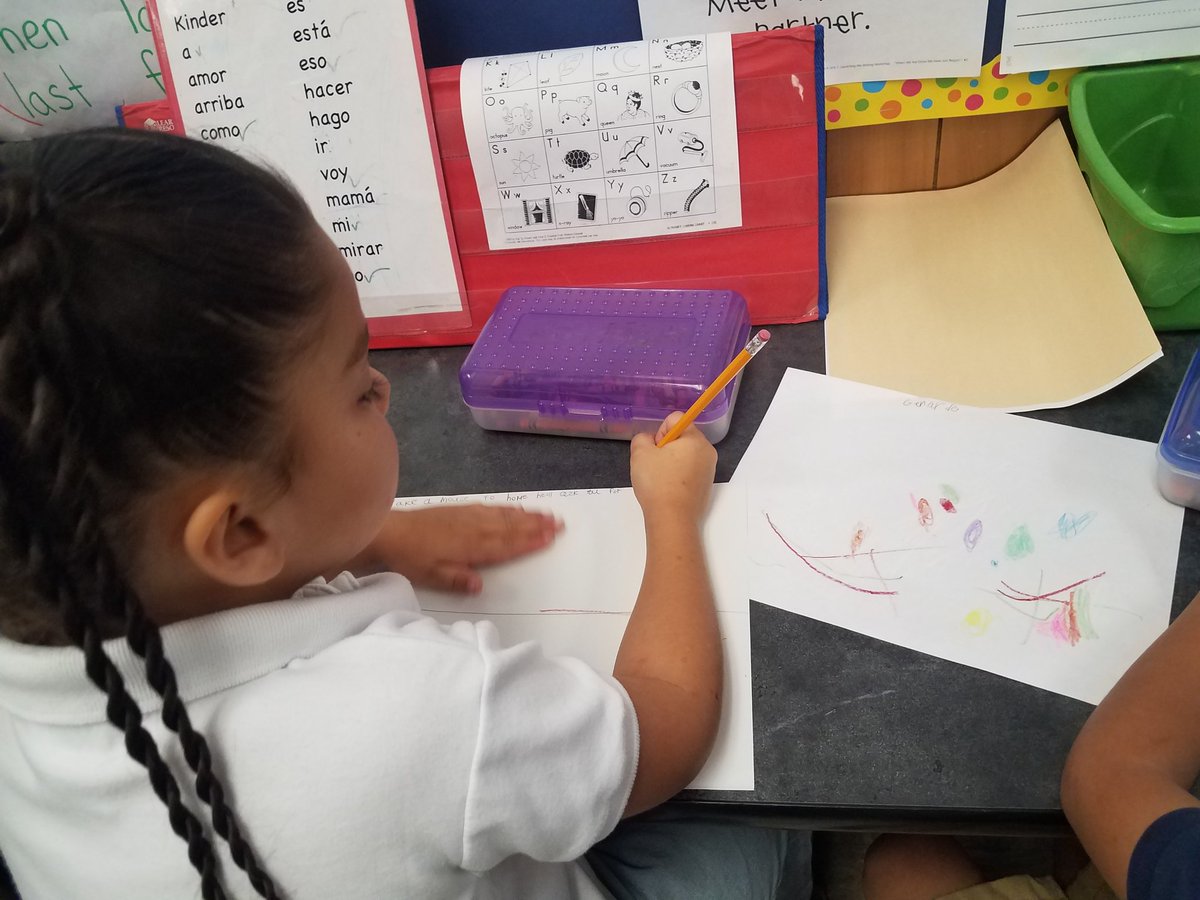 dymkowskiread's tweet image. 1st grade working on their literacy!
#reading #workingonwriting
#workingtogether
#loveit
@OakSpringsMed @PrincipalMWoods