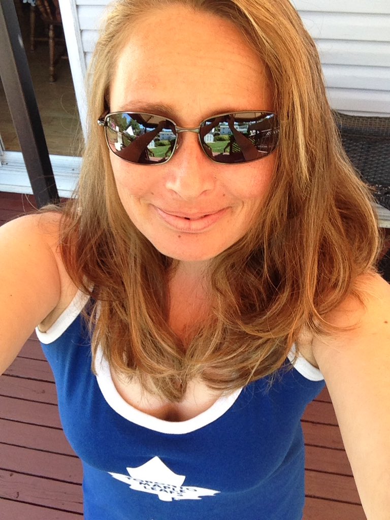 AprilEhler's tweet photo. WOOOOHOOOOO let's get this season started!!! #GoLeafsGo #Tmltalk #LeafsBaby https://t.co/CA9s63IYd9