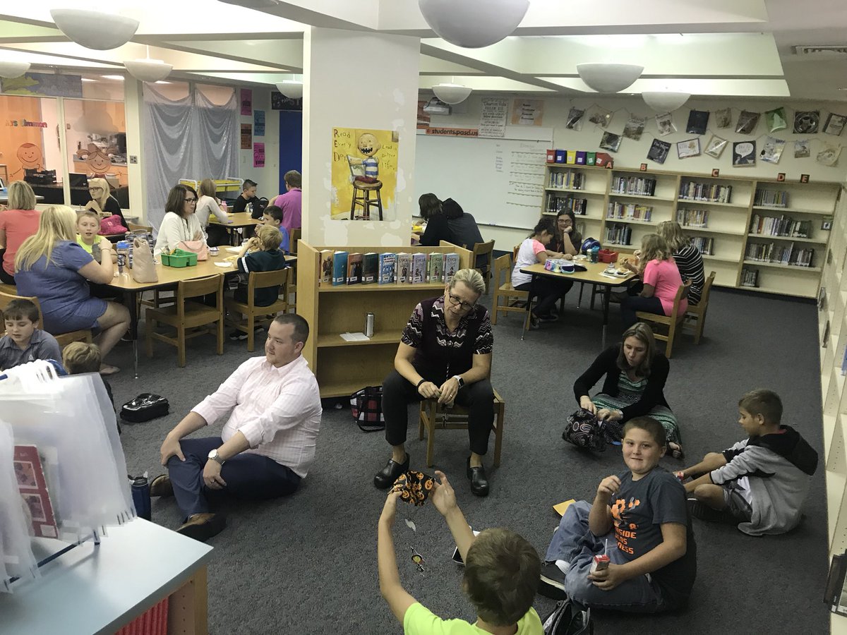 MrsMackClass's tweet photo. @PalmyraSchools @NorthsideROARs Northside’s mentor lunch! #wouldyourather #nsrocks https://t.co/zDryBYeJ6F