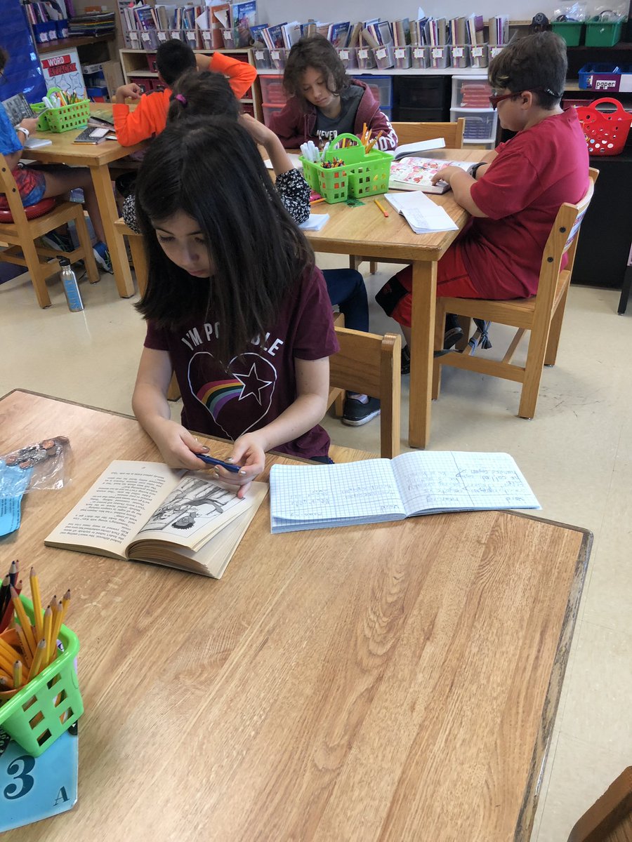 MrCastro112's tweet image. This is what #ReadingClass looks like!! Learning skills and applying them to our own independent reading. Look at them go in a variety of levels! @otmonarchs #112leads #ThingsAreHappening #ReadyGen