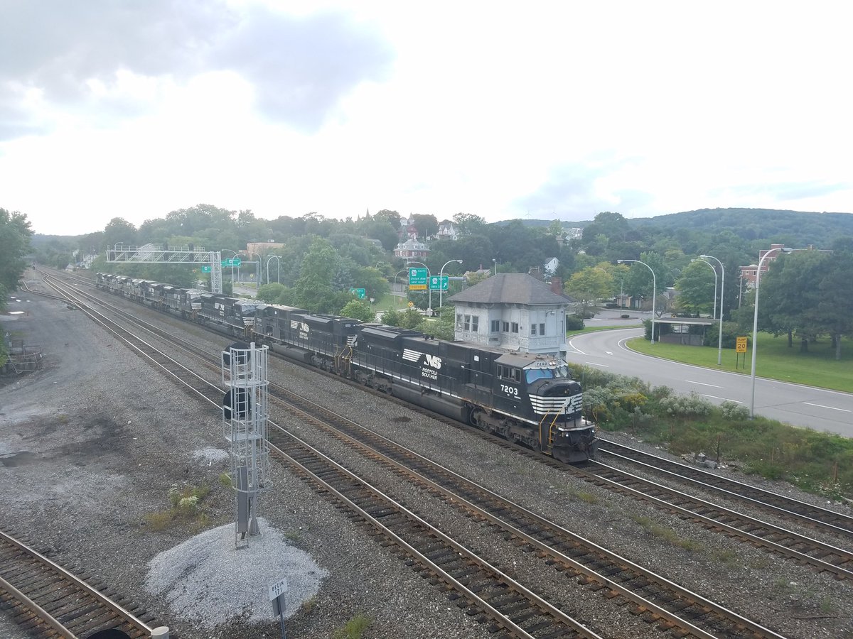 Transco95650307's tweet photo. A power move consisting of 8 NS SD80MAC locomotives approaches Altoona, PA. #altoonapa #norfolksouthern #pennsylvania #railfanning #railroad #railroadtracks #railsupremacy #sd80mac #trains #trainspotting https://t.co/3TRg0xUJsK