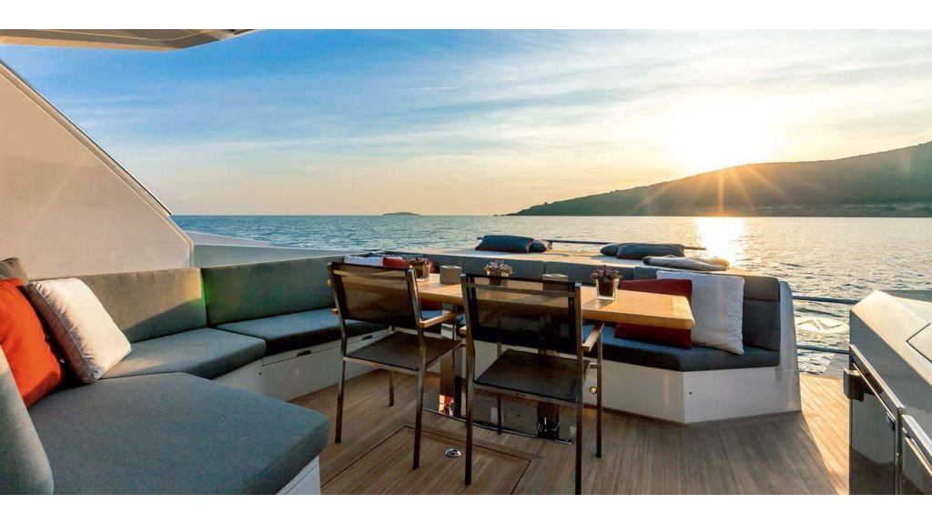 boatafloatuk's tweet image. A table with a view!? 
boatafloat.com/nil-1105

#nil #azimut #yacht #luxury #lifestyle #dream #boat #oceanlife #water #beautiful #dinner #eatingout #alfrescodining #travel #explore #love