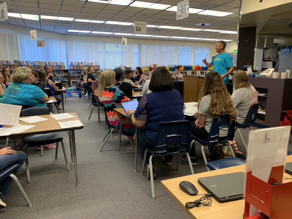 Silberkraus's tweet photo. Another quick break from doors to join the #BartlettElementary PTO for their monthly meeting. Excited to find out who the new SOT reps are going to be. Eat of luck to all the candidates. https://t.co/WvBh2heqbO
