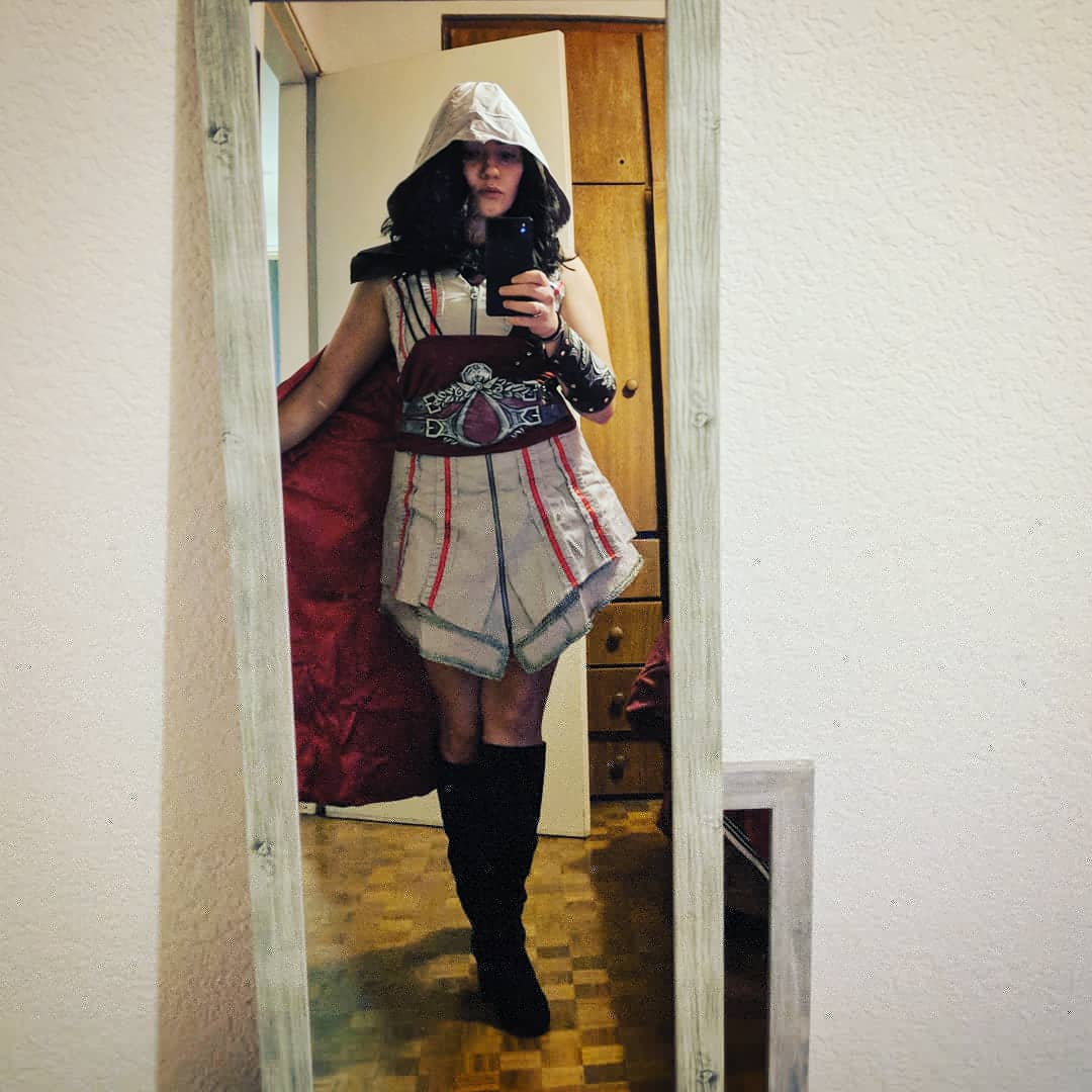 dalina15's tweet photo. Hello #Halloween

#ezzio #assassinscreed #ladyassassin #brotherhood #excellentgame #gamegirl #lovethegameandcannotdenyit https://t.co/o6CxW2MPVg