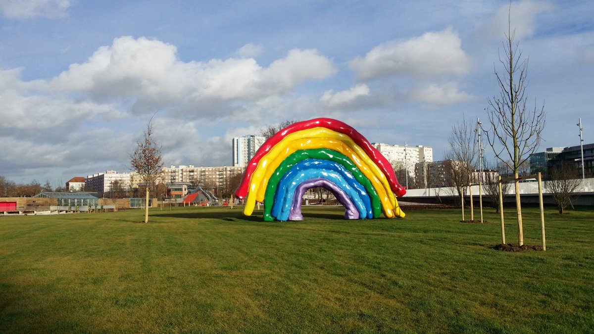 Fadhlaoui2's tweet photo. Bonjour :) 2013 #PhilippeBerry #Installation #sculpture #arc-en-ciel🌈 https://t.co/tTw7EZdcWN
