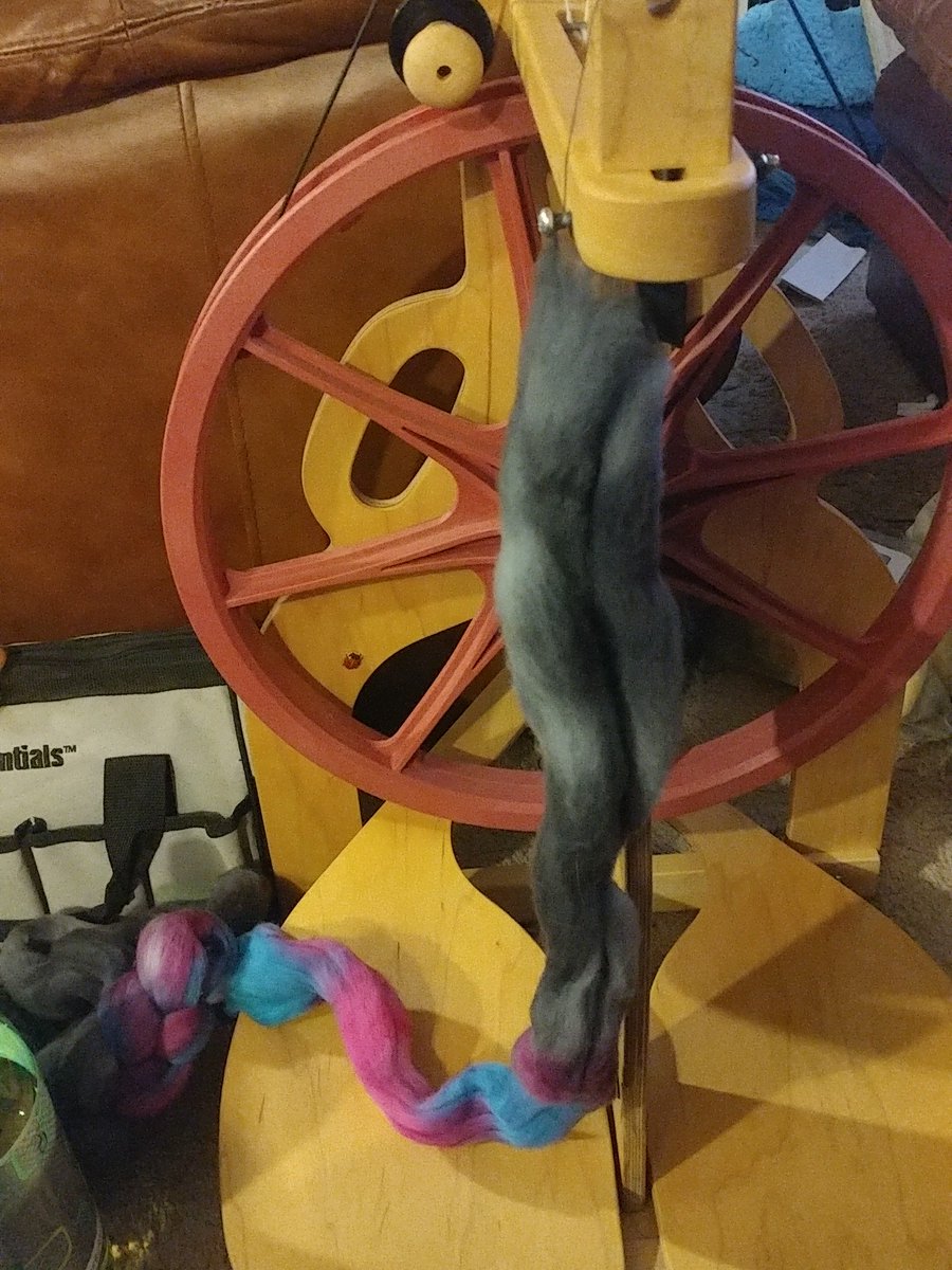 Joi_the_Artist's tweet photo. Currently on my wheel: targhee on "Veil Nebula" from @ElementalFiber. SCIENCE INSPIRED FIBER, Y'ALL. #Spinzilla https://t.co/Kbsi4cBlJN