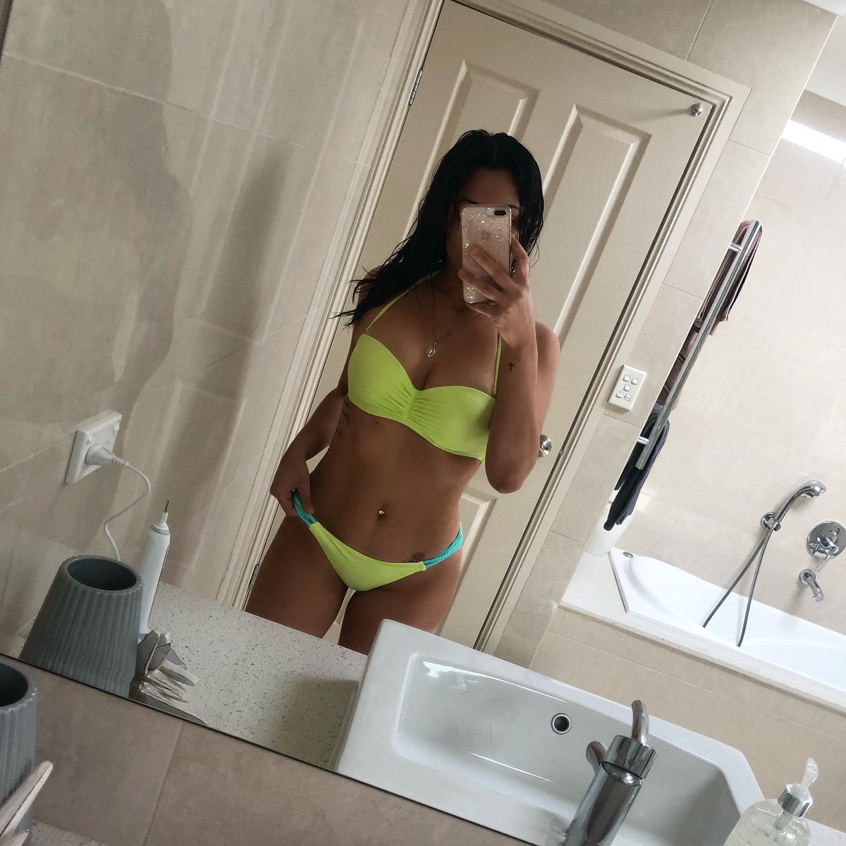 NatalieSax's tweet photo. Summer Bod in Progress 🌞 
#body #bodybuilding #bodybuilder #health #healthy #gym #gymmotivation #fit #fitness #fitnessmotivation #insta #instagood  #love #happy #dj #djs #girldj #music #sax #saxophone #saxy #summerbody #summer #bikini #bikinibody #tan https://t.co/Y0LVw3FWUK