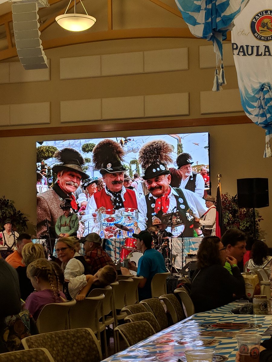 BrittneyMLO's tweet photo. Had a great time at Spokane's Oktoberfest over the weekend! Great atmosphere and such a fun event!

#oktoberfest #oktoberfest2018 #fallthings #fallinlovewithspokane #events #centerplace #spokane #wa #washington #rootbier #germanchocolatecake #stein #livemusic #countryfinancial https://t.co/QoNPvexfDE