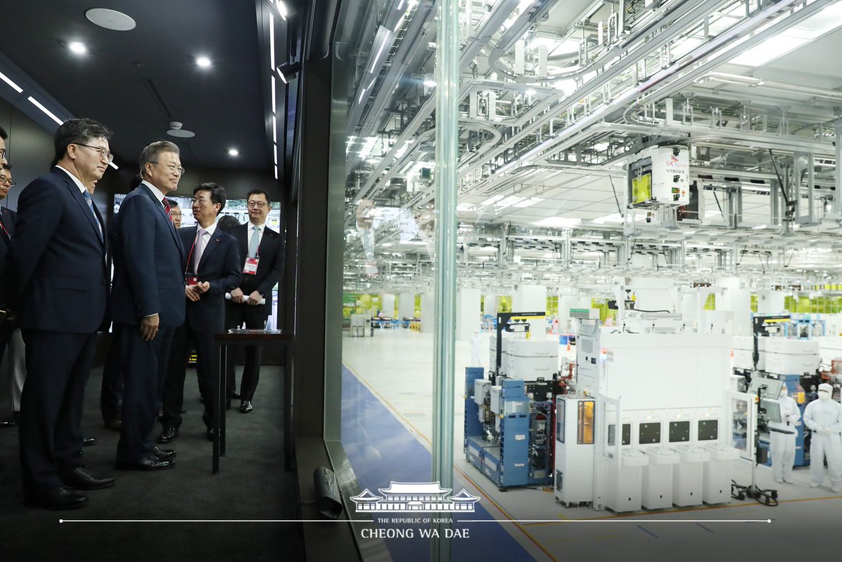 맞춤형 지원을 위한 서포터 타워로서의 정부, 빠른 규제혁신, 혁신역량을 높이고 상생의 산업생태계 만들기. 오늘 청주에서 열린 8차 일자리위원회 회의에서 우리 경제의 도약과 또 청년들의 좋은 일자리를 위해 당부한 세가지 핵심 내용입니다. goo.gl/eUTF2a